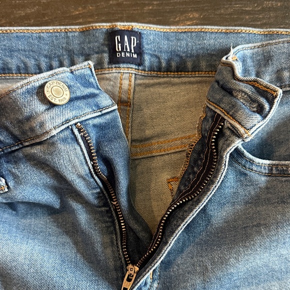 GAP Light Blue Ankle Jeans - Picture 2 of 3